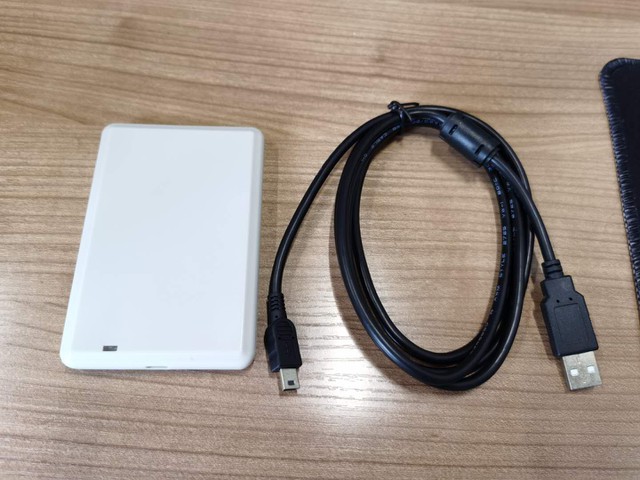 RFID tag reader