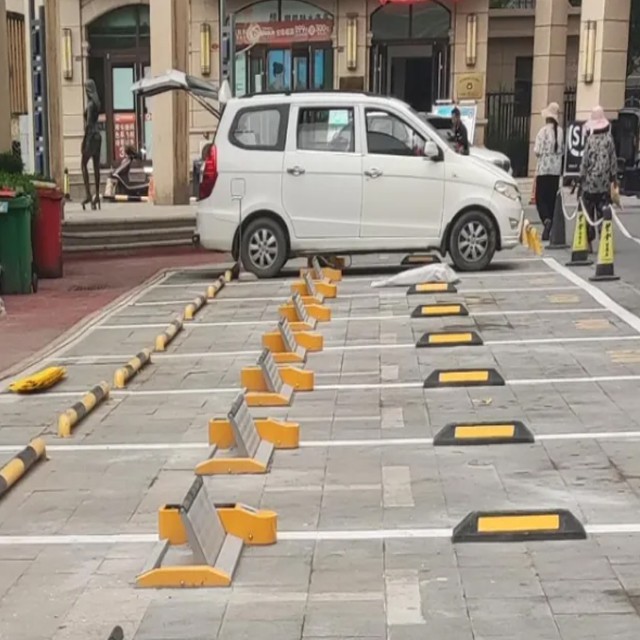 orderly parking